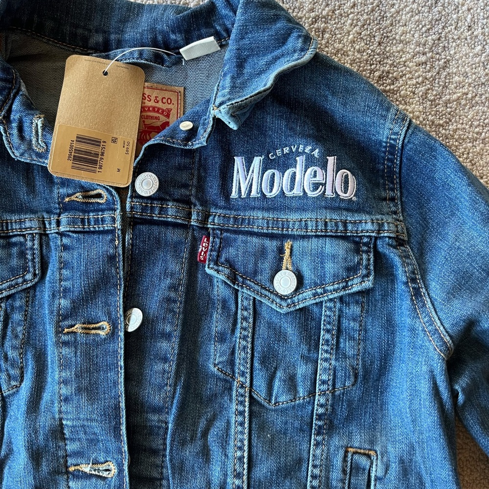 Levi's Blue Jean Jacket Classic Denim Style - Picture 2 of 4